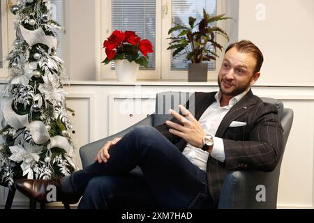 ICED COFFEE Member della festa HLAS-SD Matus Sutaj-Estok durante l'intervista natalizia Bratislava, 9 dicembre 2019. Foto di Branislav Racko Bratislava Copyright: xx  BRR7973 Foto Stock