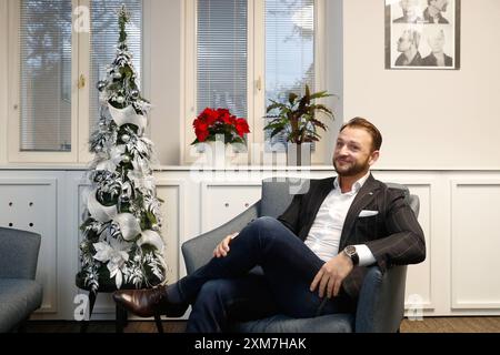 ICED COFFEE Member della festa HLAS-SD Matus Sutaj-Estok durante l'intervista natalizia Bratislava, 9 dicembre 2019. Foto di Branislav Racko Bratislava Copyright: xx  BRR7971 Foto Stock