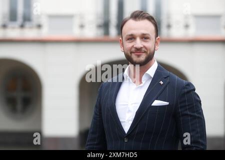 ICED COFFEE Member della festa HLAS-SD Matus Sutaj-Estok durante l'intervista natalizia Bratislava, 9 dicembre 2019. Foto di Branislav Racko Bratislava Copyright: xx  BRR8067 Foto Stock