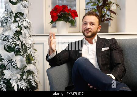 ICED COFFEE Member della festa HLAS-SD Matus Sutaj-Estok durante l'intervista natalizia Bratislava, 9 dicembre 2019. Foto di Branislav Racko Bratislava Copyright: xx  BRR8004 Foto Stock