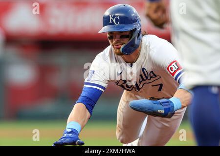 24 luglio 2024: L'interbase dei Kansas City Royals Bobby Witt Jr. (7) torna in prima base durante una partita contro gli Arizona Diamondbacks al Kauffman Stadium di Kansas City, Missouri. David Smith/CSM Foto Stock