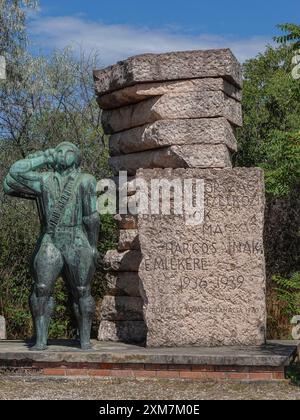 Ungheria, Budapest, i combattenti ungheresi nel Memoriale delle Brigate internazionali spagnole nel Parco Memento. Szoborpark o Memento Park è un parco all'aperto Foto Stock