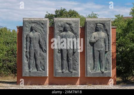 Ungheria, Budapest, Bela Kun, Jeno Landler e Tibor Szamuely Memorial nel Parco Memento. Szoborpark o Memento Park è un museo all'aperto di Budapest, Foto Stock