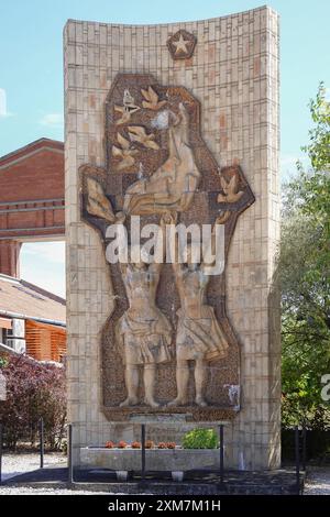Ungheria, Budapest, scultura dell'amicizia sovietica-ungherese nel Parco Memento . Szoborpark o Memento Park è un museo all'aperto a Budapest, Ungheria, dedi Foto Stock
