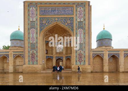 La Madrasa Barak-Khan al complesso Hazrati Imam a Tashkent, Uzbekistan Foto Stock