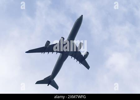 Chiangmai, Thailandia - luglio 26 2024: Airbus A340-500 HS-TYV della Royal Thai Airforce (RTAF). Dall'aeroporto di Chiangmai. Foto Stock