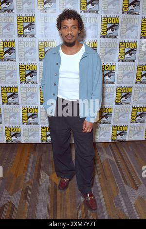 Moe Hashim beim Photocall zur Amazon prime Video serie Those Are to Die auf der San Diego Comic-con International 2024 im Hilton Bayfront Hotel. San Diego, 25.07.2024 *** Moe Hashim alla fotochiamata per la serie Amazon prime Video quelle che stanno per morire al San Diego Comic con International 2024 all'Hilton Bayfront Hotel San Diego, 25 07 2024 foto:xD.xStarbuckx/xFuturexImagex die 4735 Foto Stock