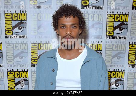 Moe Hashim beim Photocall zur Amazon prime Video serie Those Are to Die auf der San Diego Comic-con International 2024 im Hilton Bayfront Hotel. San Diego, 25.07.2024 *** Moe Hashim alla fotochiamata per la serie Amazon prime Video quelle che stanno per morire al San Diego Comic con International 2024 all'Hilton Bayfront Hotel San Diego, 25 07 2024 foto:xD.xStarbuckx/xFuturexImagex die 4739 Foto Stock