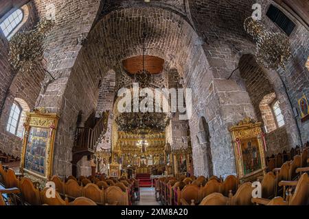 LARNACA, CIPRO - 17 GIUGNO 2024: Interno della Chiesa di San Lazzaro, una chiesa bizantina della fine del IX secolo. Chiesa greco-ortodossa Foto Stock