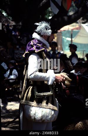 Agoura CA USA 5/1992. Renaissance Pleasure Faire. Rinascimento da 14th a 16th secoli. Giochi, cibo, giostre, cavalieri, costumi meravigliosi, e teatro popolare. Foto Stock