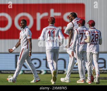 Birmingham, Regno Unito. 26 luglio 2024. Jason Holder delle Indie occidentali celebra il wicket di Mark Wood d'Inghilterra durante il 3° Rothesay test Match Day One Match Inghilterra vs Indie occidentali a Edgbaston, Birmingham, Regno Unito, 26 luglio 2024 (foto di Mark Cosgrove/News Images) a Birmingham, Regno Unito, il 7/26/2024. (Foto di Mark Cosgrove/News Images/Sipa USA) credito: SIPA USA/Alamy Live News Foto Stock