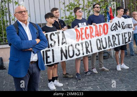 Roma, Italia. 26 luglio 2024. Il vice presidente della camera dei deputati Fabio Rampelli alla manifestazione indetta da FDI nei pressi della stazione termini per protestare contro il progetto del comune di Roma di realizzare una tensostruttura destinata al ricovero e assistenza dei senza dimora. Pazza dei Cinquecento a Roma, Venerdì 26 luglio 2024 (foto Mauro Scrobogna/LaPresse) il vice presidente della camera dei deputati Fabio Rampelli alla manifestazione indetta da FDI nei pressi della stazione termini per protestare contro il piano del comune di Roma di costruire una tensile per il ricovero e Foto Stock