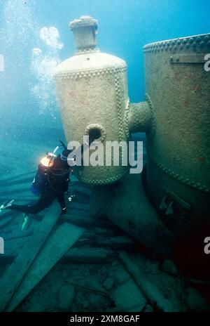 diver, Boilers of the Wetmore, Tobermory, Ontario, Canada Foto Stock