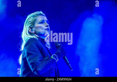 Henham Park, Suffolk, Regno Unito. 27 luglio 2024. La cantante e cantautrice inglese Alison Goldfrapp suona dal vivo al Latitude Festival. Crediti: ernesto rogata/Alamy Live News Foto Stock