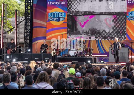 Il gruppo rock Green Day si esibisce durante il concerto ABC Good Morning America a Central Park a New York il 26 luglio 2024. Foto Stock