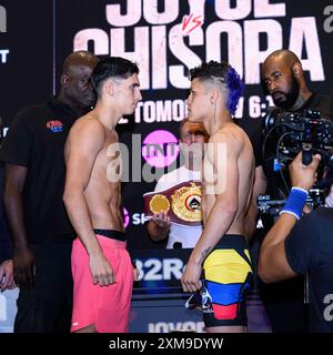 LONDRA, REGNO UNITO. 26 lug, 24. Roysten Barney-Smith (a sinistra), Brian Barajas (a destra) durante Joyce vs Chisora – Fight Week Official Weigh-in presso Arora Suite, The O2 Intercontinental Hotel venerdì 26 luglio 2024 a LONDRA, INGHILTERRA. Crediti: Taka G Wu/Alamy Live News Foto Stock