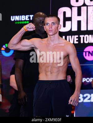 LONDRA, REGNO UNITO. 26 lug, 24. Dennis McCann durante Joyce vs Chisora – Fight Week Official Weigh-in presso Arora Suite, The O2 Intercontinental Hotel venerdì 26 luglio 2024 a LONDRA, INGHILTERRA. Crediti: Taka G Wu/Alamy Live News Foto Stock