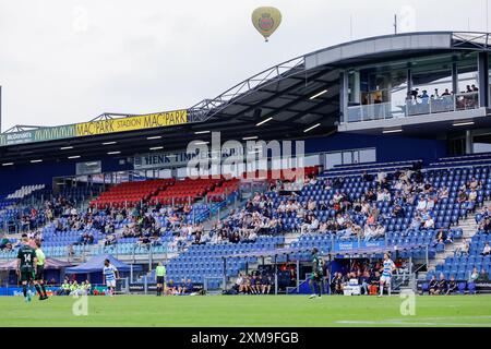 Zwolle, Paesi Bassi. 26 luglio 2024. ZWOLLE, PAESI BASSI - LUGLIO 26: Panoramica generale all'interno dello stadio durante l'amichevole pre-stagione tra PEC Zwolle e De Graafschap al MAC3Parkstadion il 26 luglio 2024 a Zwolle, Paesi Bassi. (Foto di Raymond Smit/Orange Pictures) credito: Orange Pics BV/Alamy Live News Foto Stock