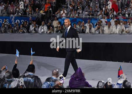 Parigi, Francia. 26 luglio 2024. Zinadine Zidane, cerimonia di apertura durante i Giochi Olimpici di Parigi 2024 il 26 luglio 2024 a Parigi, Francia - foto Federico Pestellini/Panoramic/DPPI Media Credit: DPPI Media/Alamy Live News Foto Stock