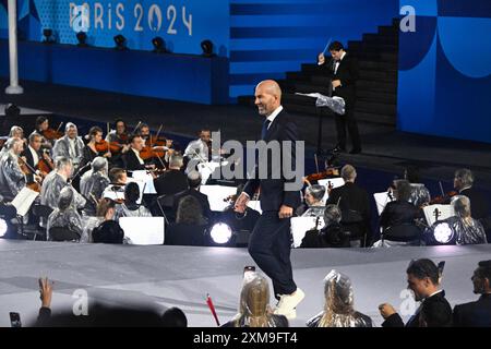 Parigi, Francia. 26 luglio 2024. Zinadine Zidane, cerimonia di apertura durante i Giochi Olimpici di Parigi 2024 il 26 luglio 2024 a Parigi, Francia - foto Federico Pestellini/Panoramic/DPPI Media Credit: DPPI Media/Alamy Live News Foto Stock