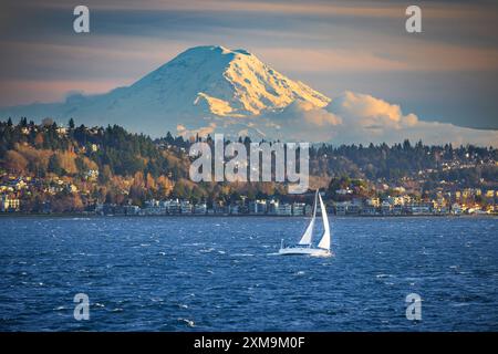 Seattle è un importante porto costiero, nello stato di Washington. Seattle è anche la città più grande del Pacifico nord-occidentale. Foto Stock