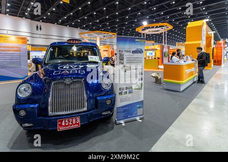 Bangkok, Thailandia. 23 luglio 2024. Primo piano di un taxi EV CABB, alla Fiera Sci-Power per la Thailandia del futuro, al Queen Sirikit National Convention Center. La fiera Sci-Power for Future Thailand mira a presentare soluzioni innovative sviluppate da agenzie e istituti di istruzione superiore MHESI (Ministero dell'istruzione superiore, della scienza, della ricerca e dell'innovazione) per migliorare lo sviluppo economico e sociale nazionale. (Immagine di credito: © Nathalie Jamois/SOPA Images via ZUMA Press Wire) SOLO PER USO EDITORIALE! Non per USO commerciale! Foto Stock