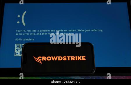 L'illustrazione di un errore critico nell'aggiornamento del software CrowdStrike ha causato una schermata blu di morte sui computer Windows intorno, a Delhi, India. 21 luglio Foto Stock