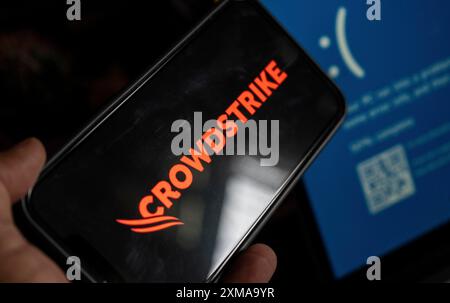 L'illustrazione di un errore critico nell'aggiornamento del software CrowdStrike ha causato una schermata blu di morte sui computer Windows intorno, a Delhi, India. 21 luglio Foto Stock