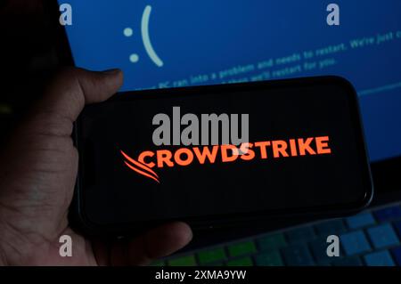 L'illustrazione di un errore critico nell'aggiornamento del software CrowdStrike ha causato una schermata blu di morte sui computer Windows intorno, a Delhi, India. 21 luglio Foto Stock