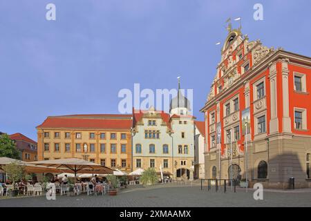 Ristorante Ratskeller con cupola a cipolla e vecchio municipio, rinascimentale, storico, storico, rosso, pub di strada, mercato principale, Gotha, Turingia, Germania Foto Stock