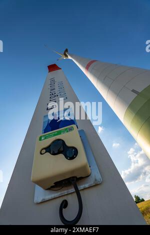 Buergerwindpark Westernfeld-Buchgarten, vicino a Lichtenau, 11 turbine eoliche, stazione di ricarica gratuita per auto elettriche presso il parco eolico, organizzato e Foto Stock