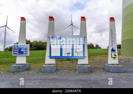 Buergerwindpark Westernfeld-Buchgarten, vicino a Lichtenau, 11 turbine eoliche, esposizione della produzione di energia, organizzato e finanziato come una cooperativa, profitti Foto Stock