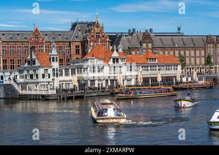 Amsterdam Central, stazione centrale, Stationsplein, punto di partenza per molte escursioni, crociere sui canali, ristorante, Loetje Centraal, Paesi Bassi Foto Stock