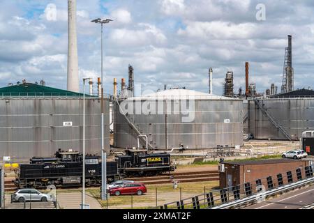 Raffineria di Shell Pernis, la più grande raffineria in Europa, produzione, logistica e impianti cisterna, produzione di vari prodotti petroliferi, come Foto Stock