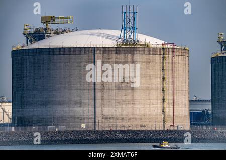 Serbatoi terminali di importazione di GNL per il gas naturale liquefatto nel porto marittimo di Rotterdam, Maasvlakte, Rotterdam Paesi Bassi Foto Stock