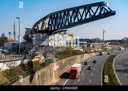 Costruzione di un ponte lungo 480 metri per la nuova linea della metropolitana leggera U81, sopra il Nordsternkreuz, sopra la A44 e la B8 presso l'aeroporto di Duesseldorf, il Foto Stock