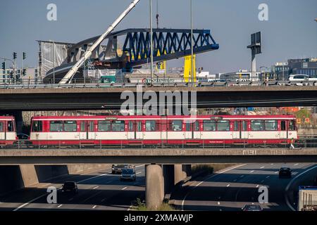 Costruzione di un ponte lungo 480 metri per la nuova linea della metropolitana leggera U81, sopra il Nordsternkreuz, sopra la A44 e la B8 presso l'aeroporto di Duesseldorf, il Foto Stock