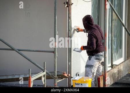 Cantiere, isolamento termico, isolamento esterno, isolamento facciate, facciata isolata di un nuovo edificio in intonaco, Duisburg, Nord Foto Stock