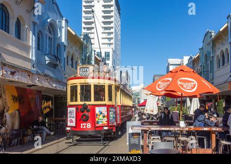 Tram d'epoca di Christchurch passando per New Regent Street, Christchurch Central, Christchurch (Ōtautahi), Canterbury, nuova Zelanda Foto Stock