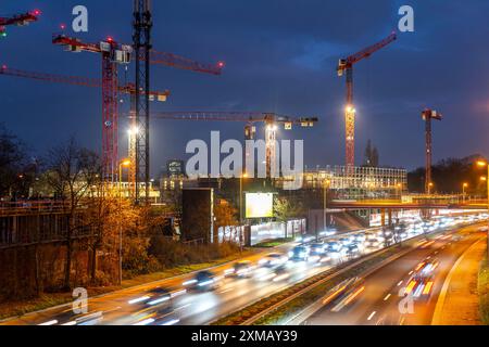 Importante cantiere a Duesseldorf, sulla B8, Danziger Strasse, costruzione di un complesso residenziale e commerciale, Deiker Hoefe, Nord Foto Stock