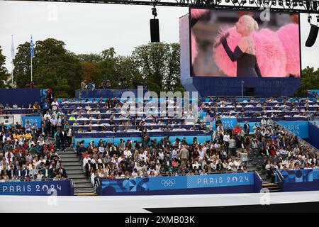 26 luglio 2024, Parigi, Ile de France, Francia: LADY GAGA si esibisce durante la cerimonia di apertura dei Giochi Olimpici di Parigi 2024 allo Stadio Trocadero di Parigi, Francia (Credit Image: © Mickael Chavet/ZUMA Press Wire) SOLO PER USO EDITORIALE! Non per USO commerciale! Foto Stock