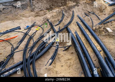 Linee di approvvigionamento, interrate, esposte durante un progetto di costruzione, Bochum, Renania settentrionale-Vestfalia, Germania Foto Stock