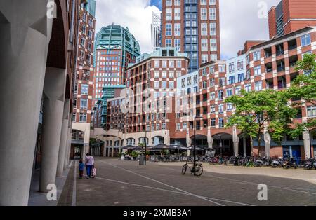 Piazza Muzenplein, zona residenziale nel centro della città vicino alla stazione centrale, Skyline, nel centro della città di l'Aia, Paesi Bassi Foto Stock