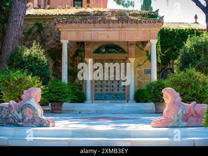 lussuoso ingresso ad una tenuta privata nell'esclusivo quartiere di sotogrande a cadice. Foto Stock