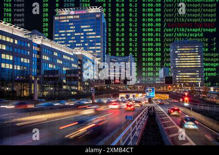 Attacco informatico con immagine simbolica, crimine informatico, crimine informatico, hacker informatici attaccano l'infrastruttura IT di una città, l'infrastruttura dei trasporti, Essen Foto Stock