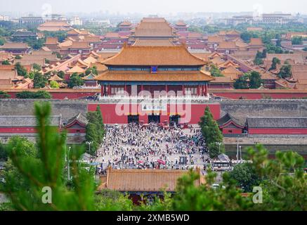 (240727) -- PECHINO, 27 luglio 2024 (Xinhua) -- questa foto scattata il 16 luglio 2024 mostra una vista della città Proibita di Pechino, capitale della Cina. L'Organizzazione delle Nazioni Unite per l'educazione, la scienza e la cultura (UNESCO) ha annunciato sabato l'inclusione dell'asse centrale di Pechino: Un complesso edilizio che espone l'ordine ideale della capitale cinese, nella sua lista del patrimonio mondiale. (Xinhua/Chen Yehua) Foto Stock