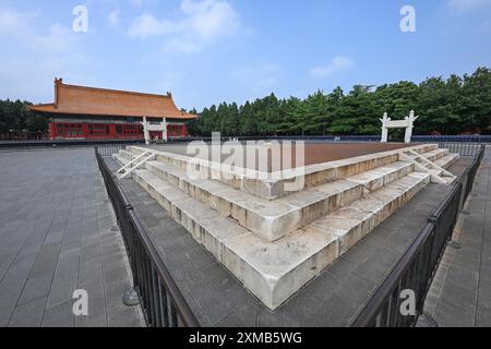 (240727) -- PECHINO, 27 luglio 2024 (Xinhua) -- questa foto scattata il 16 luglio 2024 mostra una vista dell'altare di terra e grano a Pechino, capitale della Cina. L'Organizzazione delle Nazioni Unite per l'educazione, la scienza e la cultura (UNESCO) ha annunciato sabato l'inclusione dell'asse centrale di Pechino: Un complesso edilizio che espone l'ordine ideale della capitale cinese, nella sua lista del patrimonio mondiale. (Xinhua/Chen Yehua) Foto Stock