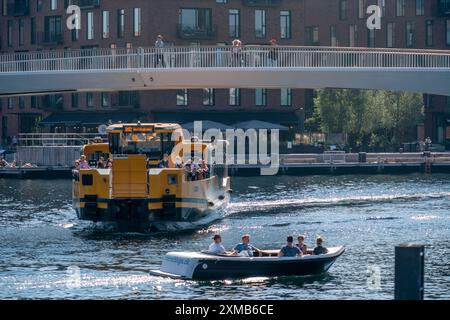 Havenbus, trasporti pubblici, traghetto che effettua regolarmente 8 fermate nel porto di Copenaghen, Danimarca Foto Stock