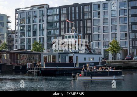 Quartiere di Sluseholmen, su un'isola artificiale, casa galleggiante, ex zona industriale, ora una nuova zona residenziale, con molti canali, lungomare Foto Stock