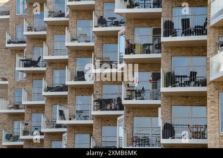 Quartiere di Sluseholmen, su un'isola artificiale, ex zona industriale, ora una nuova zona residenziale, con molti canali e vita sul lungomare Foto Stock